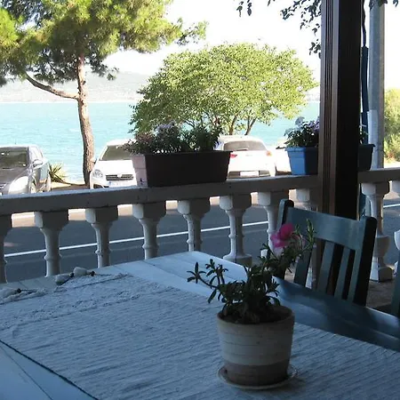 Dostlar Pansiyon Homestay Ayvalik